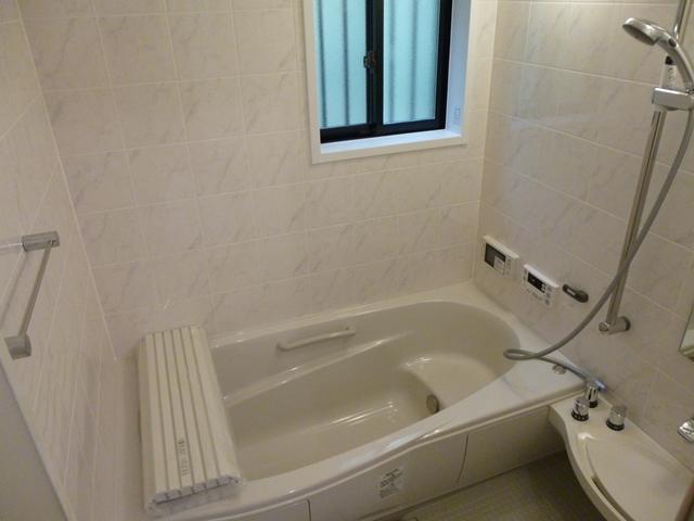 Bathroom. Bathroom heating dryer ・ It comes with a bathroom TV.