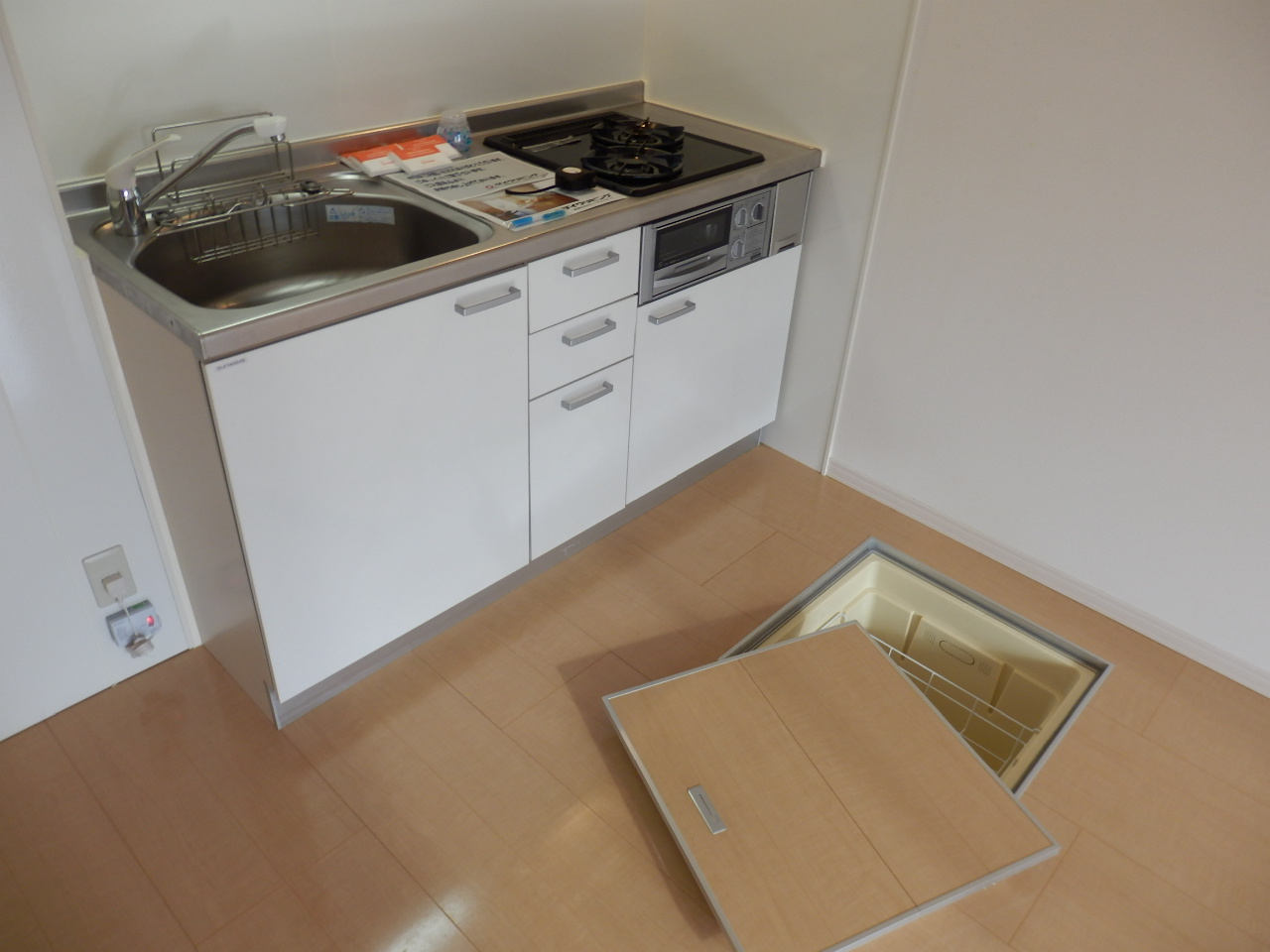 Kitchen. Under the floor with storage of kitchen ☆ 