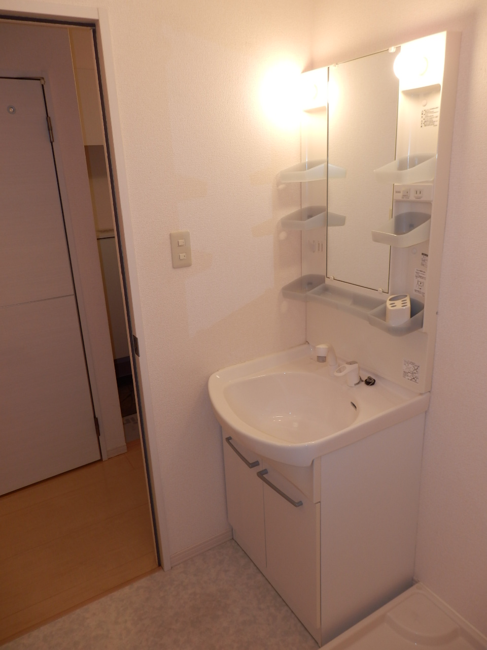 Washroom. With shampoo dresser ☆ 