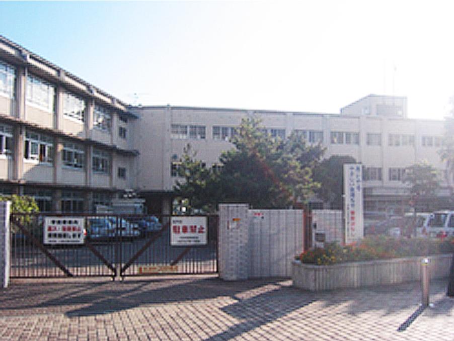 Primary school. 2000m to Hirano Elementary School