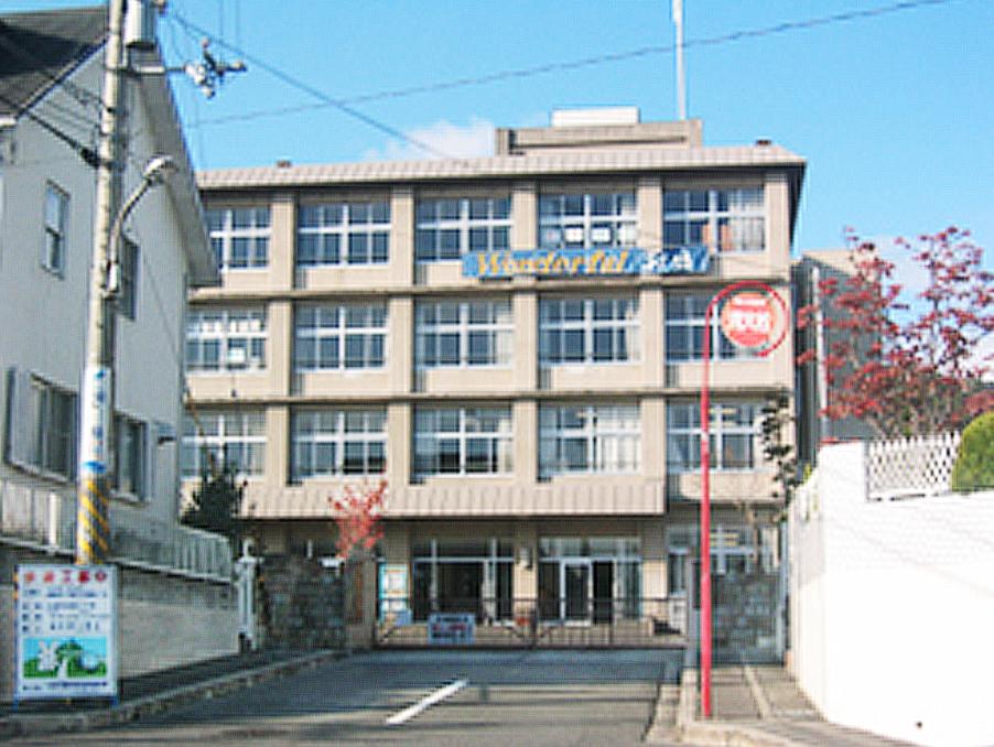 Junior high school. 1408m to Otsu Municipal launch Junior High School