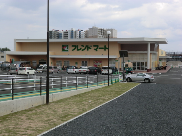 Supermarket. 355m to Friend Mart Otsu Kyomise (super)