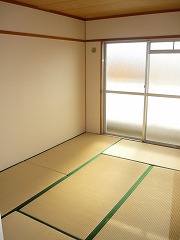 Living and room. Japanese-style room 6 quires entrance side