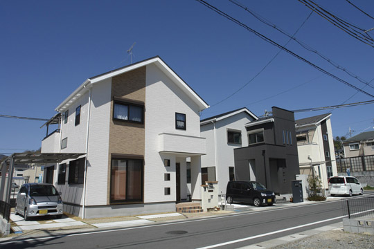 Local photos, including front road. Siding and square window, Local modern exterior design, such as slit windows lined. Prepare a plan of personality and the margin of lifestyle-oriented. Let's check at the local (pre-sale district-ku, Tokyo)