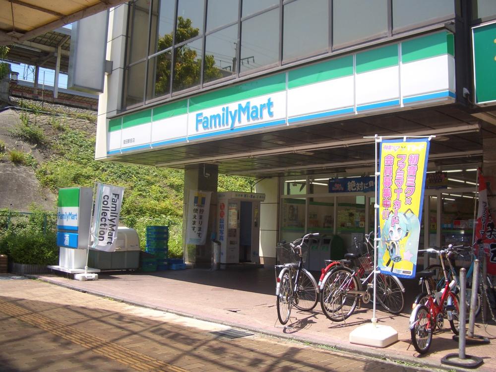 Convenience store. FamilyMart Katada until Station shop 466m