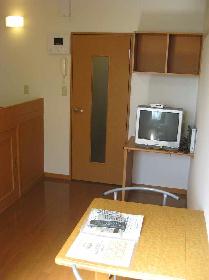 Living and room. Under the left side of the bed is housed.  ※ In fact is the carpet. 