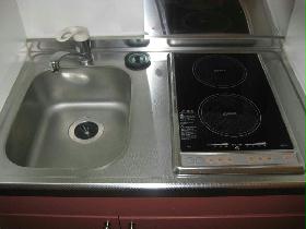 Kitchen. Two-burner electric stove