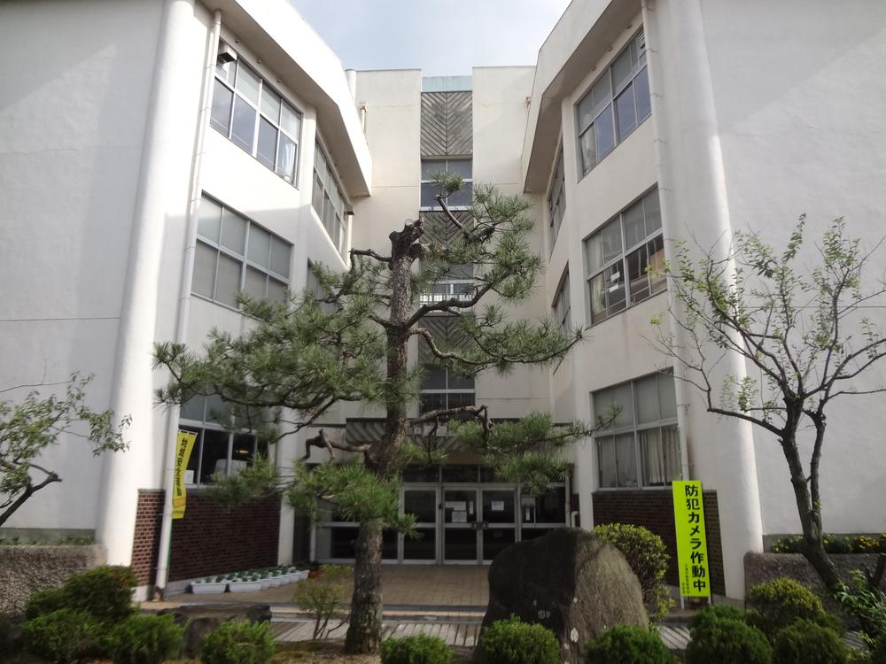 Primary school. 1808m to Otsu Tateishiyama Elementary School