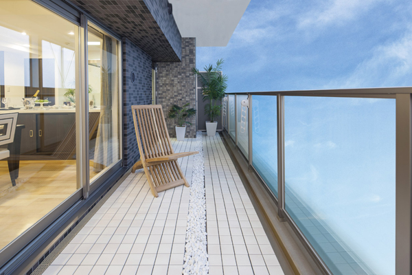 balcony ・ terrace ・ Private garden.  [balcony] Spacious balcony of Dehaba 1.9m (center line of wall). Guests can enjoy a tea time, Or grow flowers, Balconies full of sense of openness literate as outdoor living (F type model room)