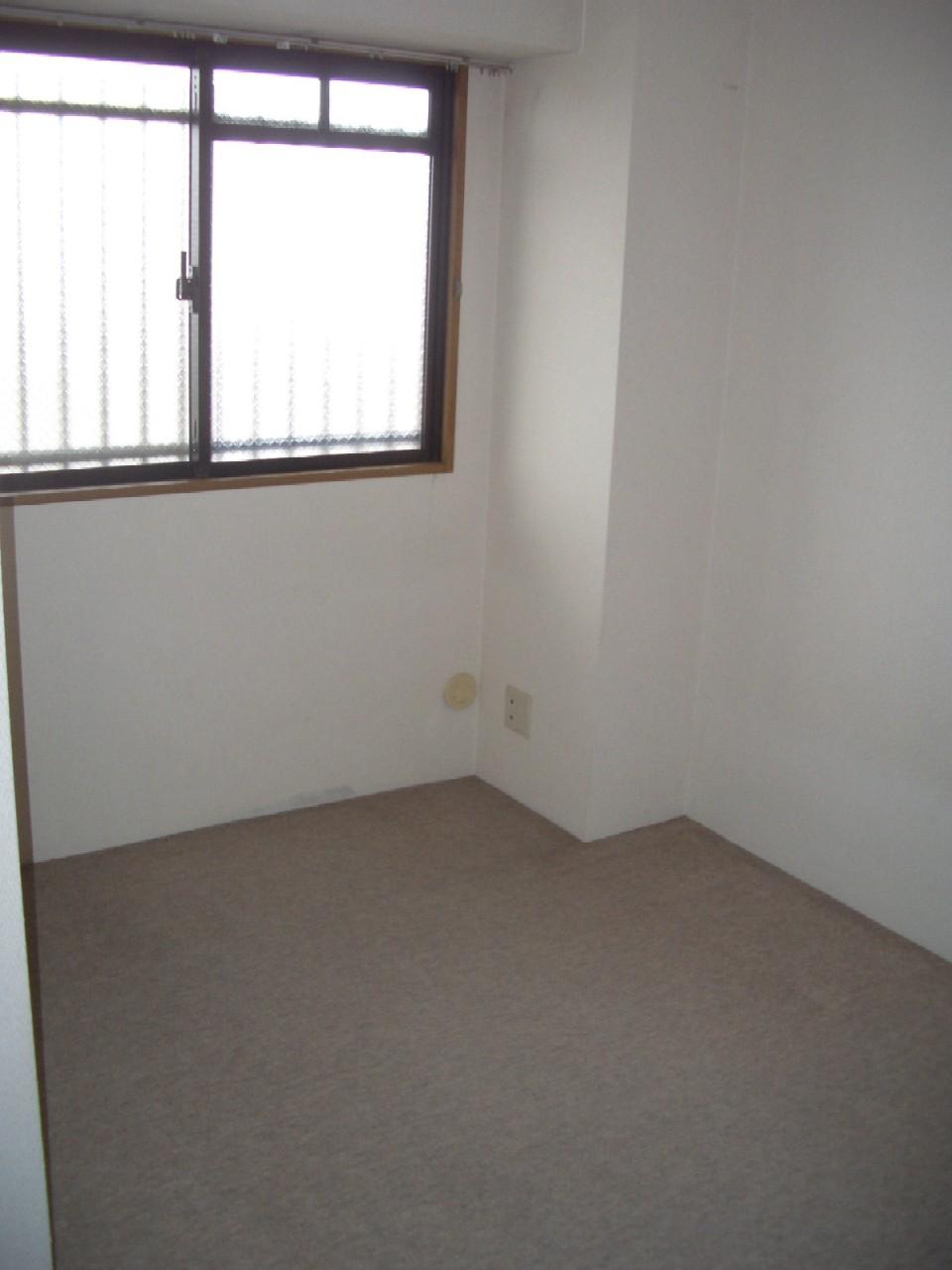 Non-living room. 5.6 Pledge (Western-style)