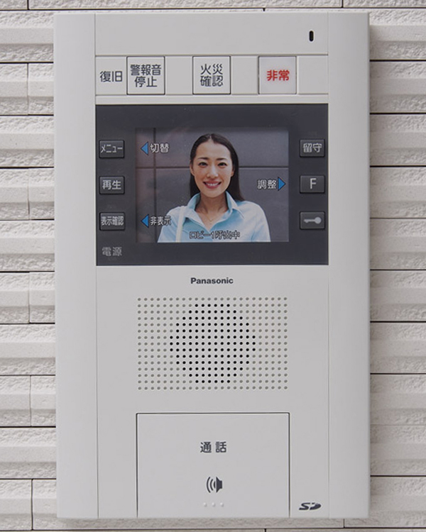 Security.  [Color monitor with a hands-free intercom] It is within the dwelling unit hands-free type with a color monitor (recording ・ Set up a video recording with function) intercom. You can unlock the entrance of visitors from the check with the video and audio (same specifications)