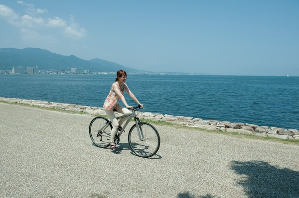 Long promenade is followed by Nagisa promenade along the Lake Biwa. Mood and cycling exhilarating (about than local 1300m)