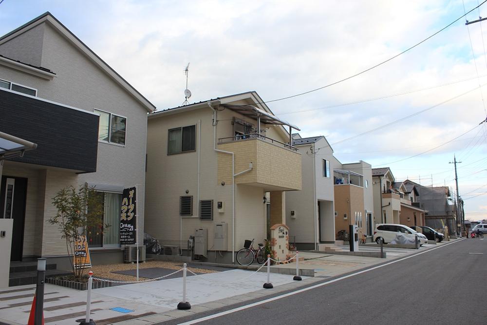 Local photos, including front road. Hieitsuji Stage V is in a new subdivision! (H25.12.20 shooting) BIG of all 134 compartment It is TOWN.
