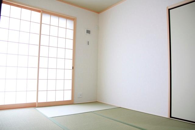 Other introspection. Local Japanese-style room