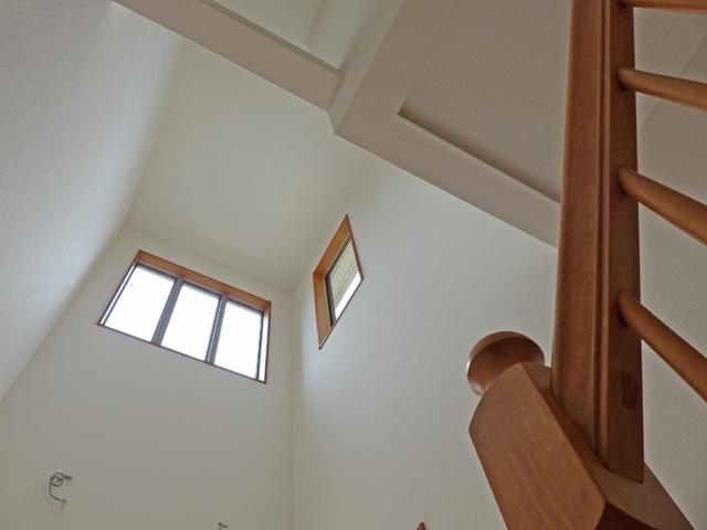 Same specifications photos (Other introspection). Same specifications photos (entrance) There is also issue areas of the vaulted ceiling finish