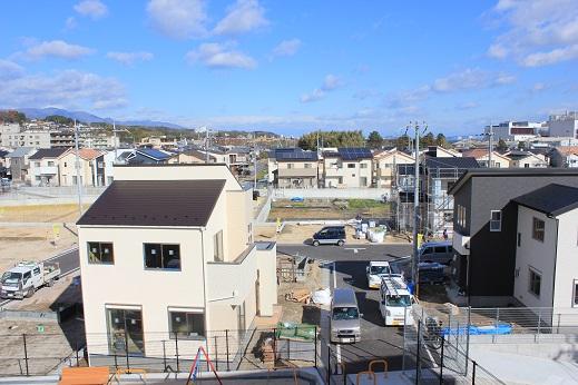 Local photos, including front road. Bird Town Hieitsuji stage V, You can get ready-built residential construction in! (H25.12.12 shooting)