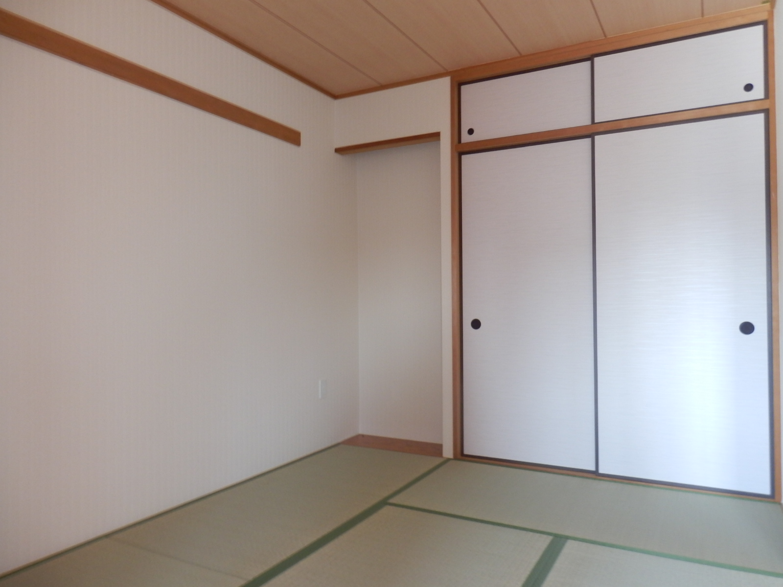 Living and room. 6 is a Pledge of Japanese-style room.