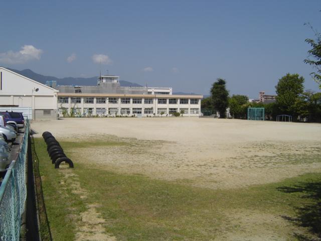 Primary school. Otsu Tatsuwa 邇小 to school 1303m