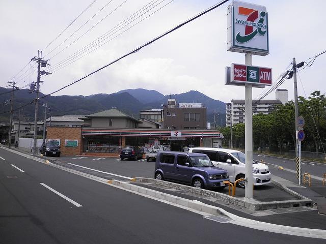 Convenience store. 898m to Seven-Eleven Otsu Karasaki 2-chome