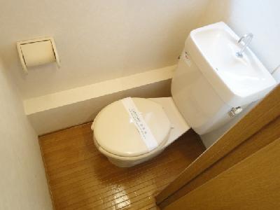 Toilet.  ※ It is a photograph of 102, Room