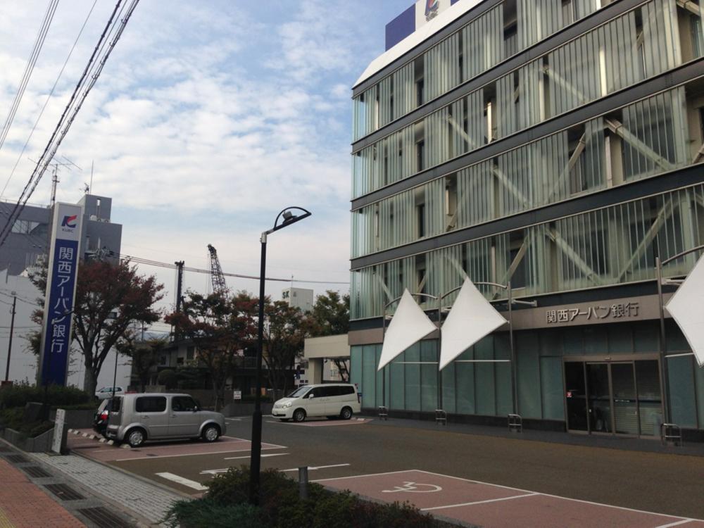 Bank. Because there is a 1050m parking lot to Kansai Urban Bank, You can also go to the bank by car.