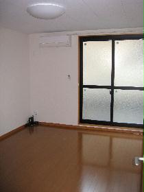 Living and room. About 7.5 tatami spacious space! You can make nice room