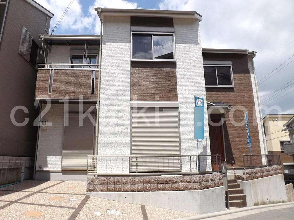 Same specifications photos (appearance). Same specifications photos (appearance) first floor second floor shutters with shutter