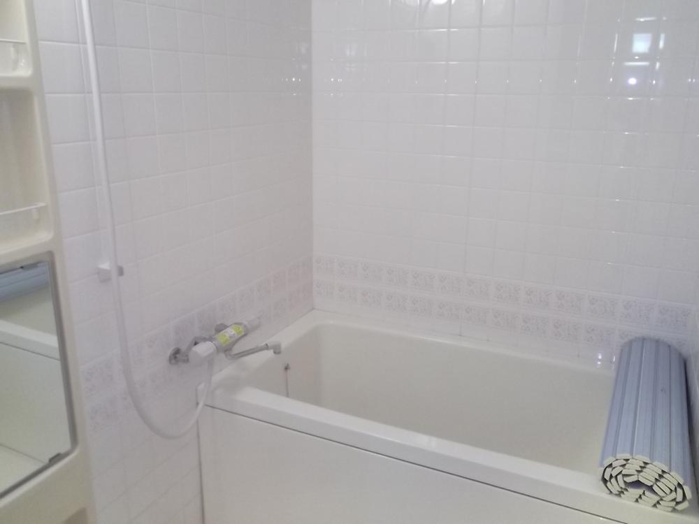 Bathroom. Local (12 May 2013) Shooting