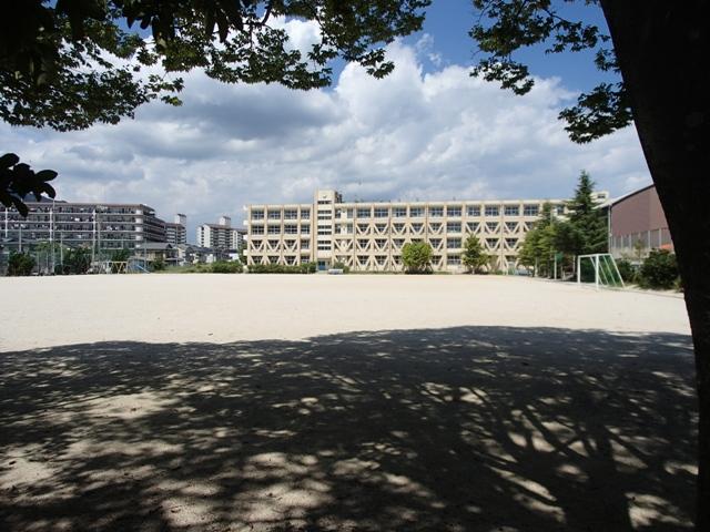 Primary school. 822m to Otsu Municipal Karasaki Elementary School