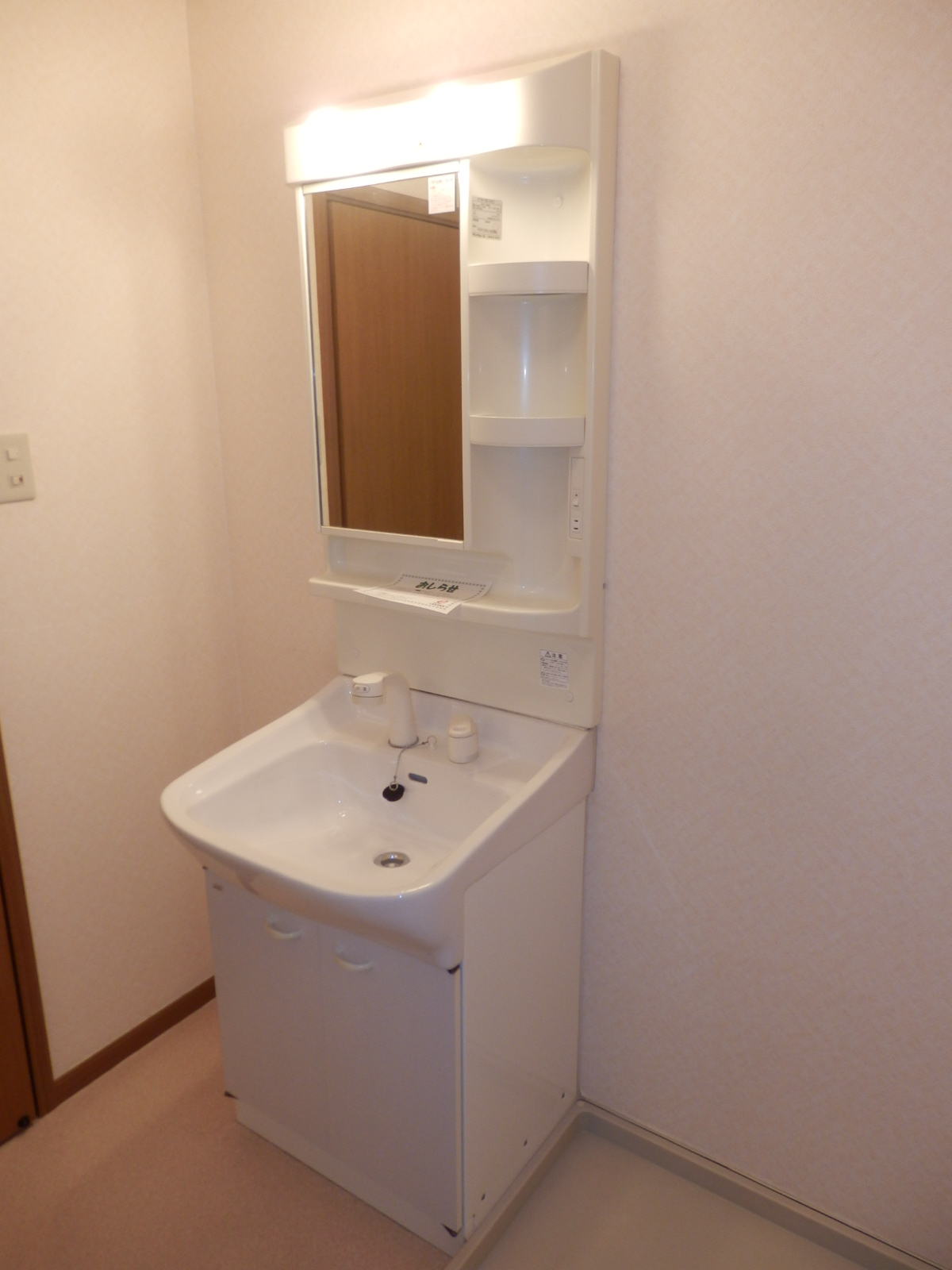 Washroom. With shampoo dresser ☆