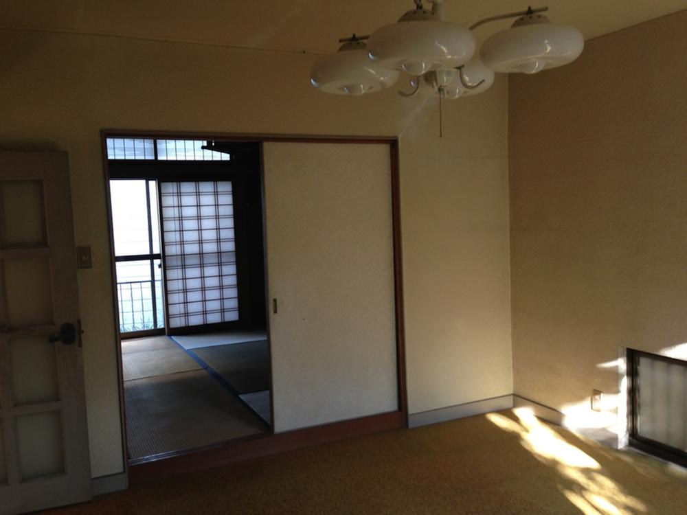 Non-living room. 1 Kaiyoshitsu. Next door is a Japanese-style room.