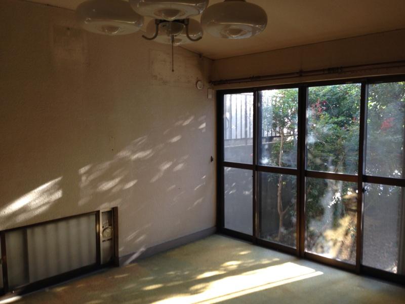 Non-living room. 1 Kaiyoshitsu. It is a garden opened the window. 