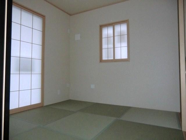 Non-living room. Japanese-style room 5 Pledge is adjacent to LDK