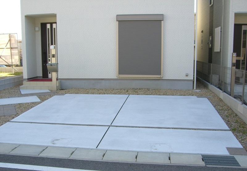 Parking lot. Large-sized vehicle is also comfortably two possible parking! The first floor is equipped with shutter shutters!