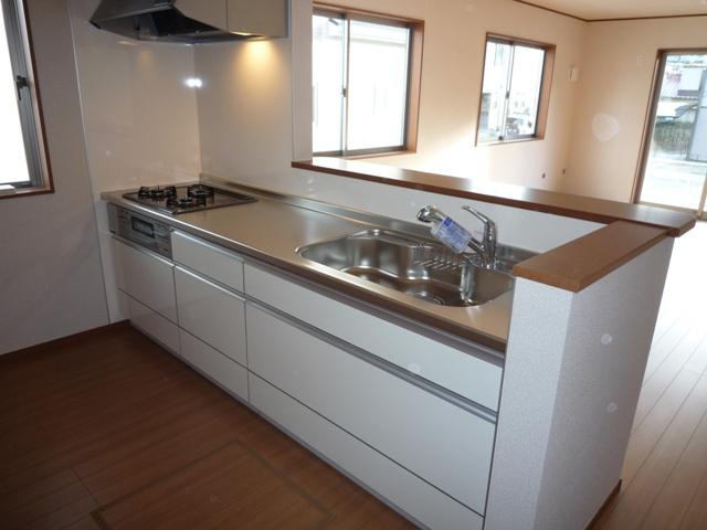 Kitchen. Same specifications photo (kitchen) With built-in water purifier faucet! Slide housed a large number!