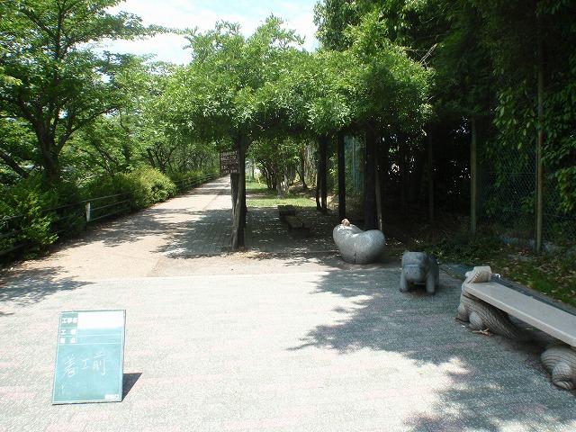 park. Nagasawagawa to green space 417m