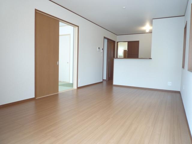 Same specifications photos (living). Same specifications photos (living) Easy-to-use living next to Japanese-style room type!