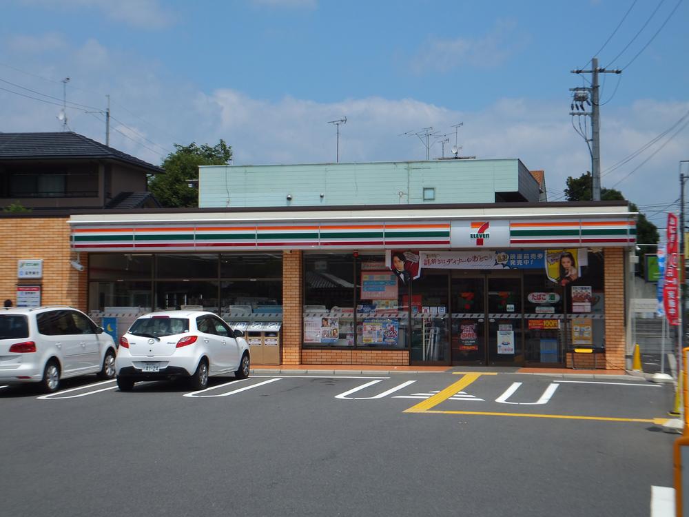 Convenience store. 600m to Seven-Eleven
