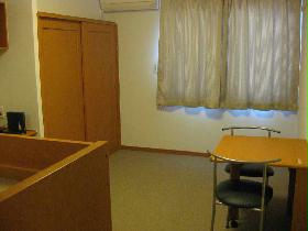 Living and room. Size of the room is about 8.5 tatami. Tables also folding Allowed