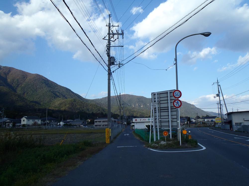 Local photos, including front road. Local (11 May 2013) Shooting