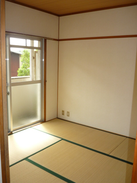 Living and room. DK side Japanese-style room 6 quires