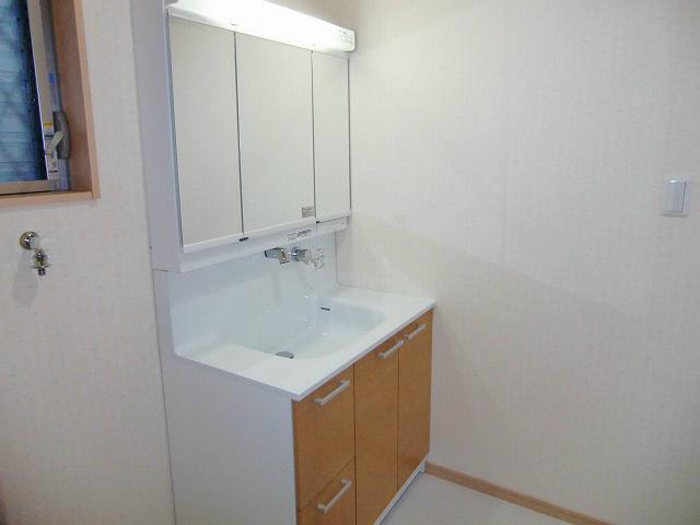 Wash basin, toilet