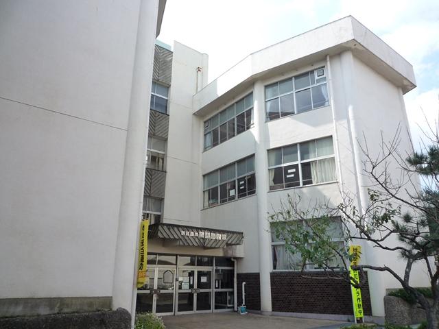 Primary school. 1780m to Otsu Tateishiyama Elementary School