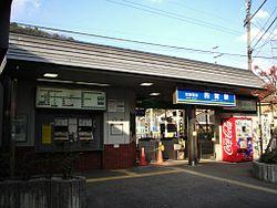 station. Direct connection with 1200m Subway Tozai Line to Keihan Shinomiya Station. Access to Kyoto city is convenient.