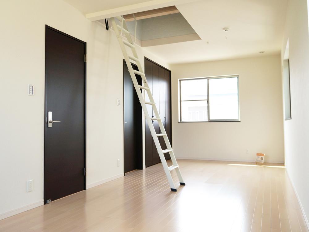 Non-living room. Studio specification children's room is that you can partition the future. Until the child becomes large, Can you use spacious and superb. (3-2 No. land)