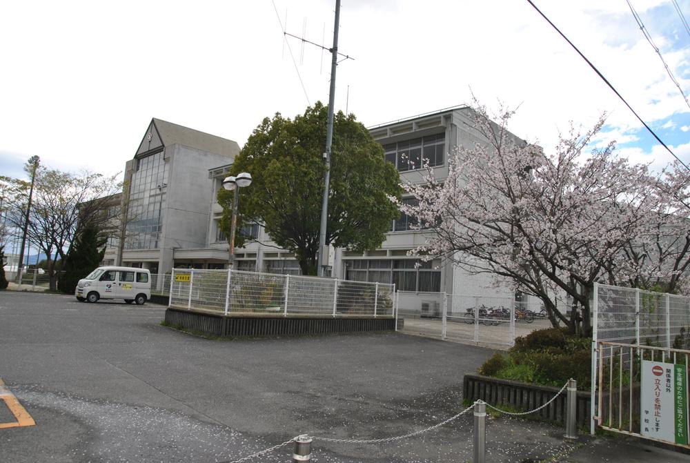 Primary school. Ritto Municipal Taiho to Nishi Elementary School 887m