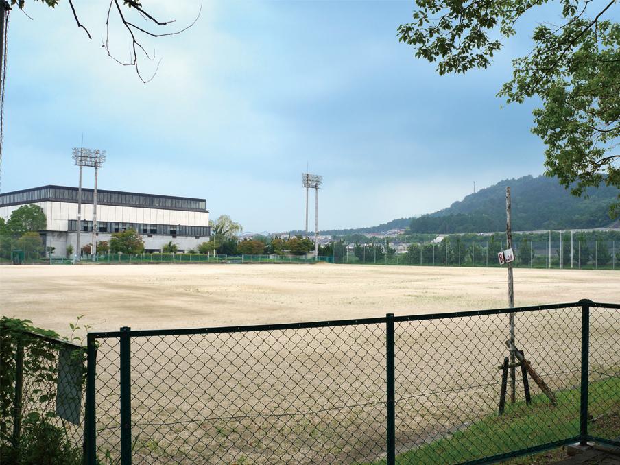 Other local. 6-minute walk of the sports park and gymnasium. Also in physical training of the outing and children of the whole family.