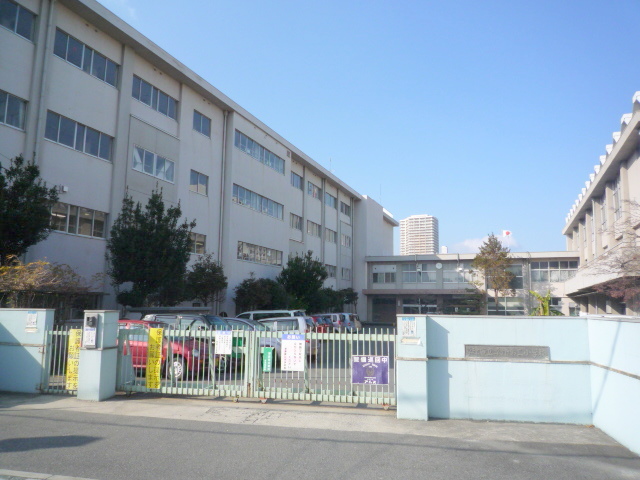 Primary school. Kusatsu second to elementary school (elementary school) 1560m