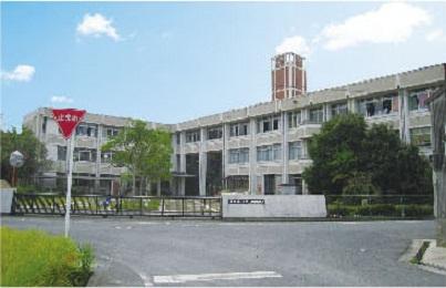 Junior high school. Hayama 550m until junior high school (550m)