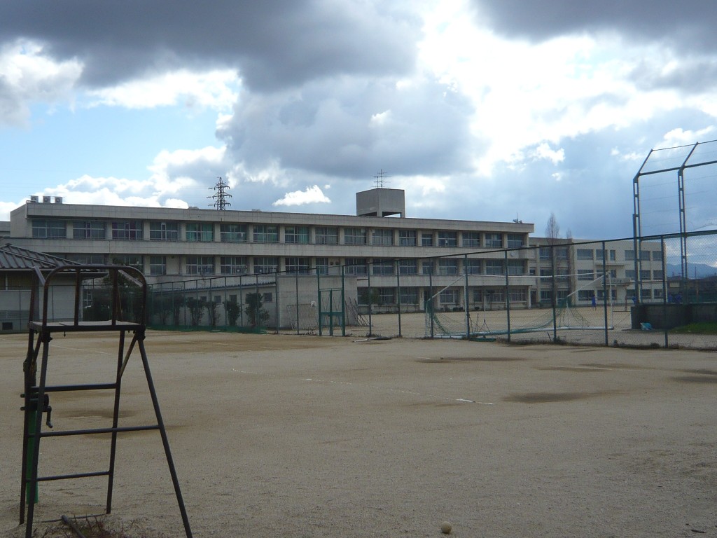 Junior high school. Ritto Municipal Ritto west junior high school (junior high school) up to 479m